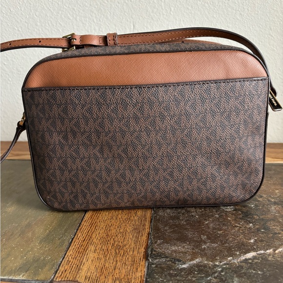 Michael Kors Crossbody bag with gold chain - Picture 3 of 8